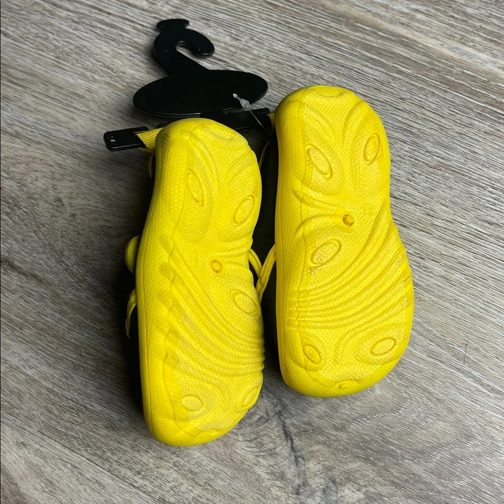 Kids Black and Yellow Dinosaur Water Shoes Size 5